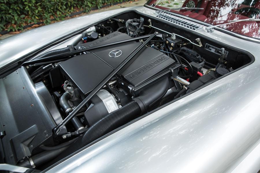  Mercedes-Benz 300 SL AMG 1996 года  (фото 13 из 15)